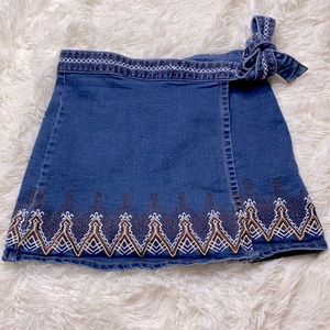 Magnolia South Embroidered Blue Jean Denim Mini Wrap Skirt Size Large